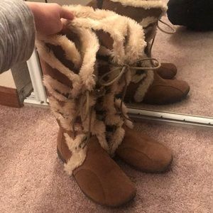 Cute brown winter boots!